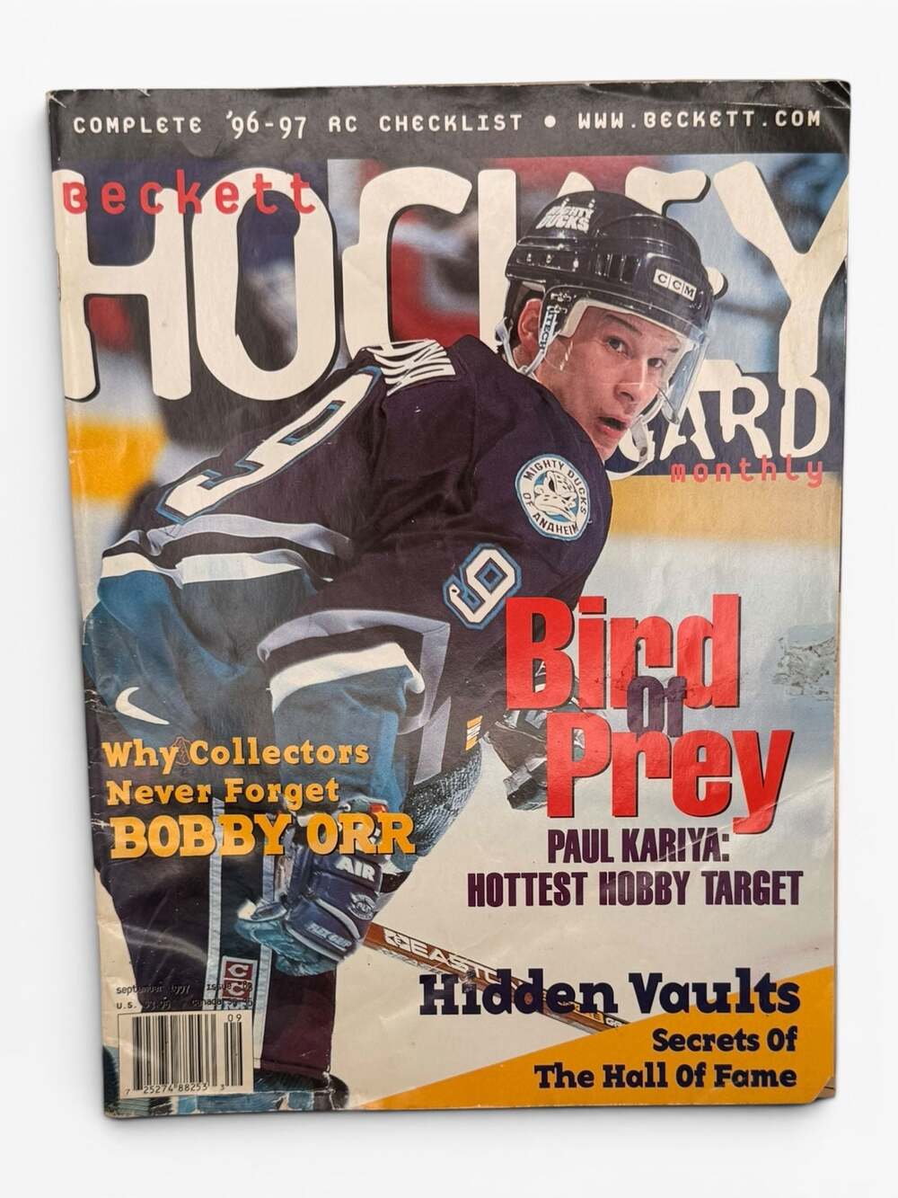 96-97 Beckett Hockey Card Magazines (Paul Kariya, Steve Yzerman, Patrick Roy)Lot